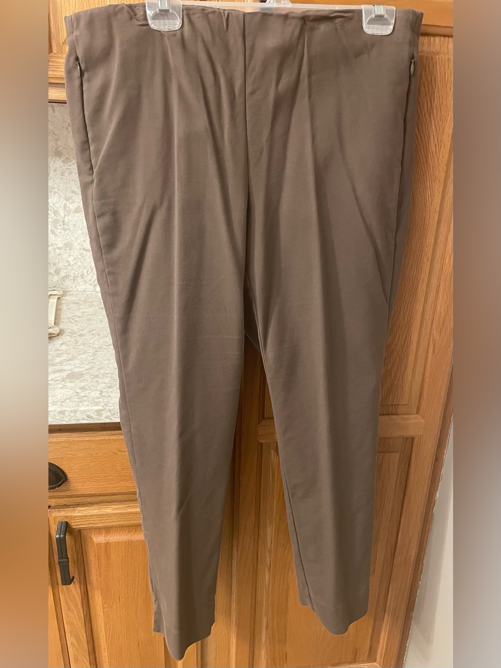 J Jill pull on Straight Leg pants with stretch and zippered pockets
